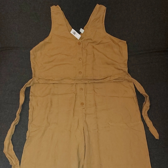 Old Navy Dresses & Skirts - Old Navy Women’s V-Neck Linen Blend Button Front Tan Jumpsuit